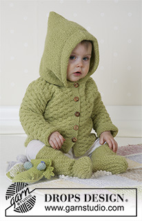 Green Leaf / DROPS Baby 14-3 - Gestrickte Jacke mit Kapuze, Einteiler und Spiralsocken für Babys und Kinder in DROPS Alpaca. Größe 1 Monat - 4 Jahre.
