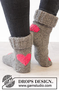 Heart Dance / DROPS Extra 0-1223 - DROPS Valentine: Strikkede DROPS sokker i ”Nepal” med hjerter. Str 35 - 43