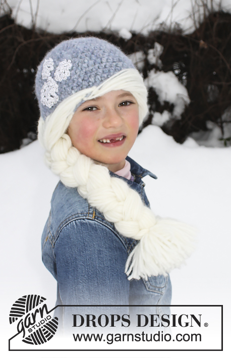 Princess Snowflake / DROPS Extra 0-1226 - Gorro em croché com tranças para bebé e criança em DROPS Air com estrelas de neve em DROPS Cotton Viscose. Tamanhos 1 - 8 anos.