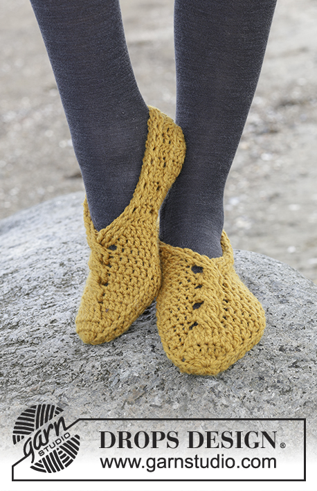 Amber Road / DROPS Extra 0-1231 - Crochet DROPS slippers with cables and relief treble in Alaska. Size 35-43