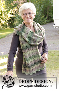 Forest Dream / DROPS Extra 0-1240 - Knitted DROPS scarf with wave pattern in ”Delight”.