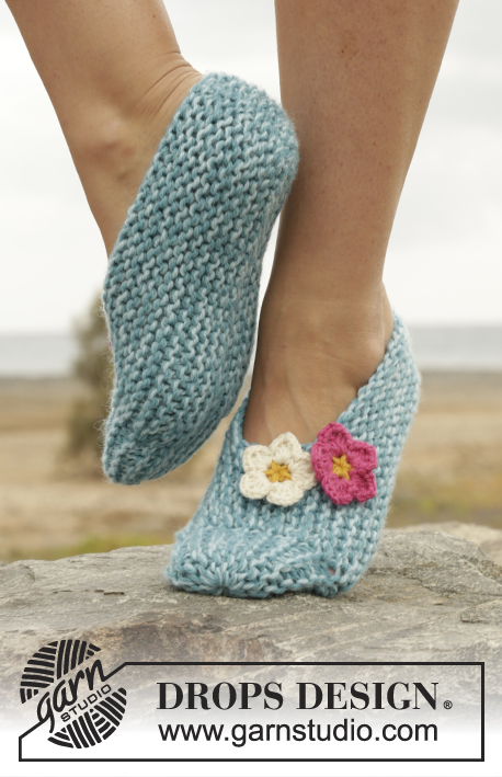 Come Spring / DROPS Extra 0-1271 - Knitted DROPS slippers in garter st, worked sideways with crochet flowers in 2 strands ”Nepal”. Size 35 - 43