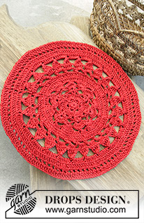 Christmas Rounds / DROPS Extra 0-1334 - Crochet table cloth with lace pattern for Christmas in DROPS Cotton Viscose.