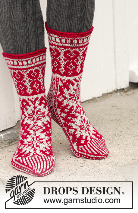 Christmas Raffle Socks / DROPS Extra 0-1335 - Meias em jacquard para o Natal em DROPS Fabel. Do 35 ao 43