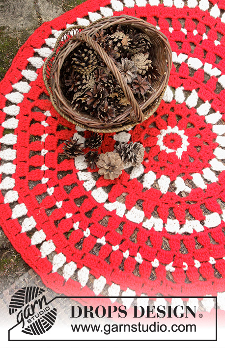 Christmas Circle / DROPS Extra 0-1408 - Crocheted round rug with stripes for Christmas. The piece is worked in DROPS Snow.