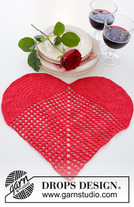 Time for Romance / DROPS Extra 0-1419 - Heklet hjerte bordbrikke til Valentine. Arbeidet er heklet i DROPS Paris