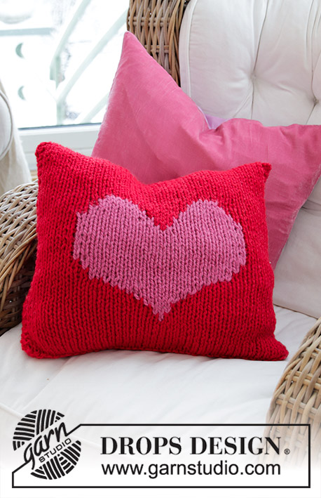Lay My Love / DROPS Extra 0-1420 - Knitted cushion cover with heart for Valentine’s Day. The piece is worked in DROPS Andes.