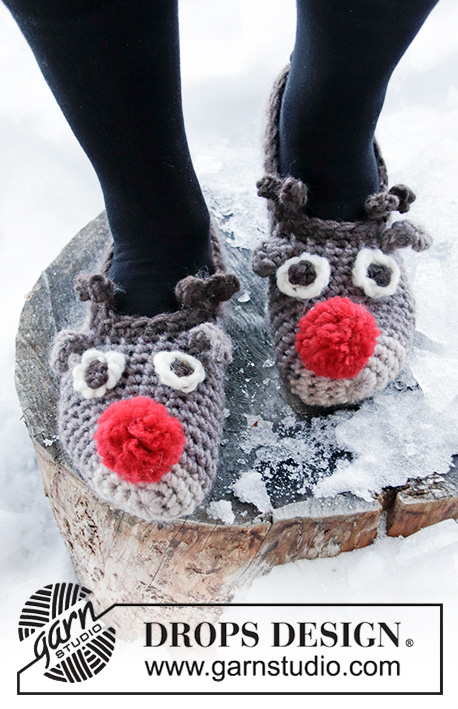 The Rudolphs / DROPS Extra 0-1429 - Crocheted slippers in DROPS Snow. Slippers with reindeer heads and pom poms. Sizes 35 – 43 = 5 -12. Theme: Christmas.
