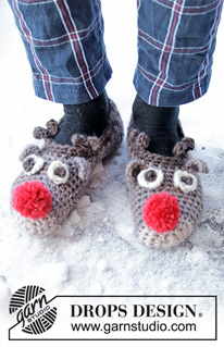 The Rudolphs / DROPS Extra 0-1429 - Zapatillas a ganchillo en DROPS Snow. Zapatillas con cabeza de reno y pompones. Tallas 35 – 43. Tema: Navidad.