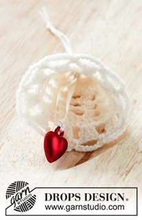 Jingle Bells / DROPS Extra 0-1446 - Sinos crochetados em DROPS Safran, em ponto de leques. 
Tema: Natal.