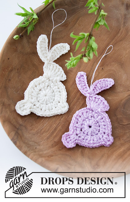 Hoppity Hop / DROPS Extra 0-1453 - Crocheted Easter Bunny in DROPS Merino Extra Fine. 
Theme: Easter.