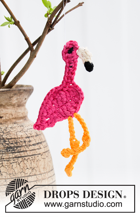 Dancing Flamingos / DROPS Extra 0-1454 - Crocheted Flamingo in DROPS Paris. Theme: Easter.
