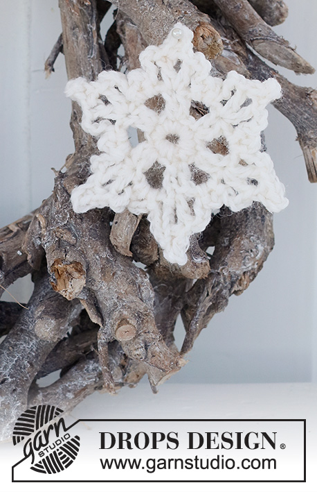 Snowy Welcome / DROPS Extra 0-1513 - Estrela de Natal crochetada em DROPS Cotton Light. Tema: Natal.