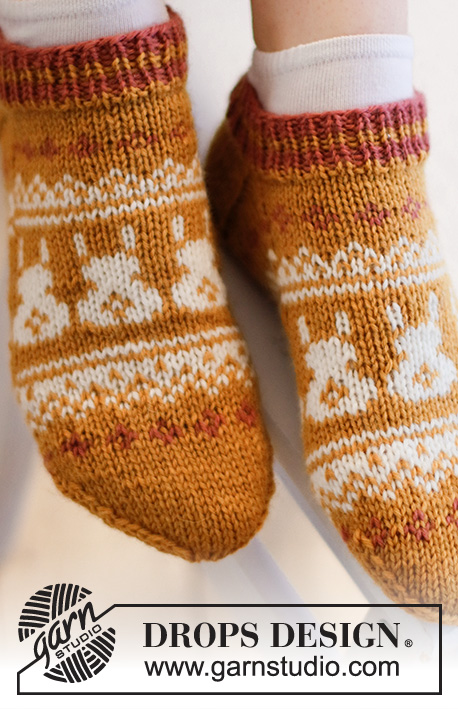 Bunny Steps / DROPS Extra 0-1537 - Ponožky s norským vzorem a velikonočními zajíčky pletené shora dolů z příze DROPS Karisma. Velikost: 35 - 46. Motiv: Velikonoce.