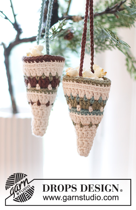 Merry Treats / DROPS Extra 0-1561 - Crocheted cornet Christmas decoration in DROPS Paris. Theme: Christmas.