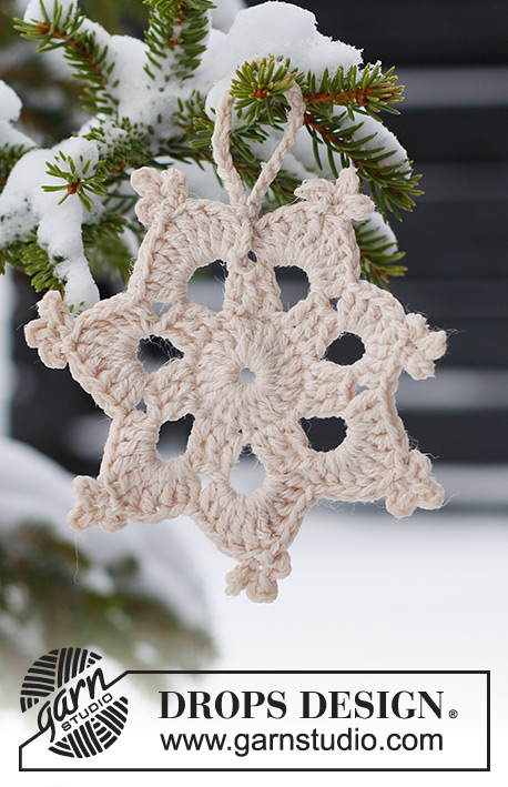 Crystal Star / DROPS Extra 0-1563 - Crocheted star Christmas decoration in DROPS Belle. Theme: Christmas.