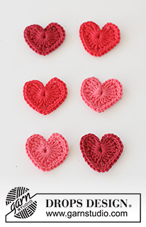 Tiny Happy Hearts / DROPS Extra 0-1564 - Virkade hjärtan i DROPS Safran. Tema: Jul.