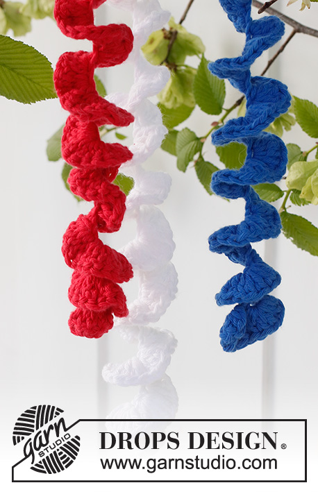 Happy Swirls / DROPS Extra 0-1569 - Crocheted spiral decoration for 17th May in DROPS Paris. Theme: National Day.