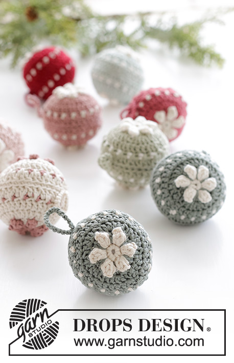 Christmas Blossoms / DROPS Extra 0-1572 - Boules de Noël crochetées en DROPS Muskat. Thème: Noël.