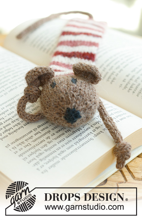 Library Mouse / DROPS Extra 0-1576 - Záložka do knihy myš pletená z příze DROPS Alpaca. Motiv: Vánoce.