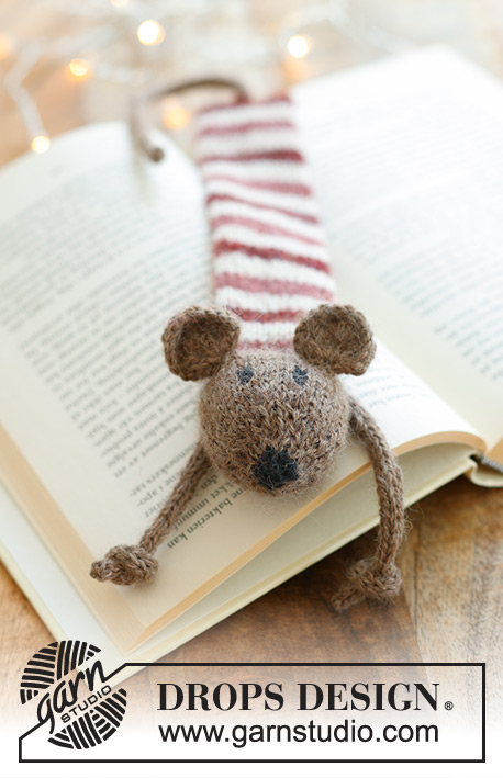 Library Mouse / DROPS Extra 0-1576 - Gebreide muis boekenlegger, met strepen in DROPS Alpaca. Thema: Kerst.