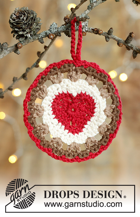 Bright Hearts / DROPS Extra 0-1583 - Ozdoba świąteczna, szydełkowe serce, z włóczki DROPS Safran. Temat: Boże Narodzenie.