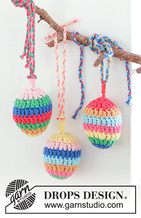 Easter Eggs / DROPS Extra 0-1598 - Ovos decorativos de Páscoa crochetados em DROPS Paris. Crochetam-se em redondo, de cima para baixo, com riscas. Tema: Páscoa.