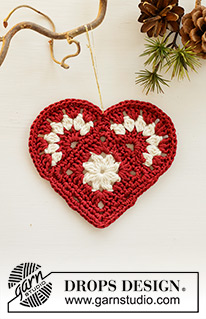 By Heart / DROPS Extra 0-1611 - Ornamento de Natal em forma de coração crochetado em DROPS Muskat. Tema: Natal.