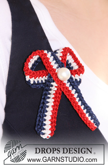 May Colours / DROPS Extra 0-670 - Crochet DROPS 4th of July bow in ”Cotton Viscose” with decorative pearl.   
