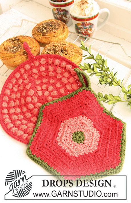 Strawberry Explosion / DROPS Extra 0-700 - Crochet DROPS pot holders, 1 round with bobbles and 1 hexagon pot holder, in ”Paris”.