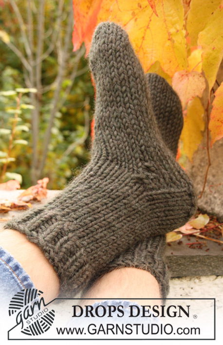 DROPS Extra 0-713 - Knitted socks for men in stocking st with rib, in DROPS Snow. Size 32 - 46