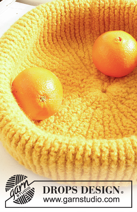 Sunshine Basket / DROPS Extra 0-767 - Cesta de fruta feltrada DROPS para a Páscoa, tricotada com 2 fios ”Snow”.