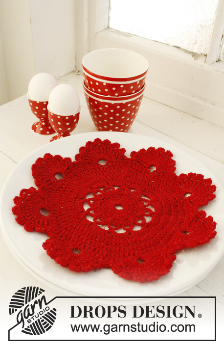 Blooming Placemat / DROPS Extra 0-800 - Crochet DROPS place mat for Christmas in 1 thread ”Fabel” or “Alpaca” and 1 thread “Glitter”. 