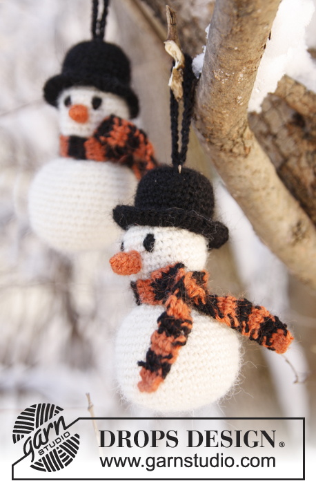 Frosty The Snowman / DROPS Extra 0-801 - Crochet DROPS Christmas snowman in Alpaca.