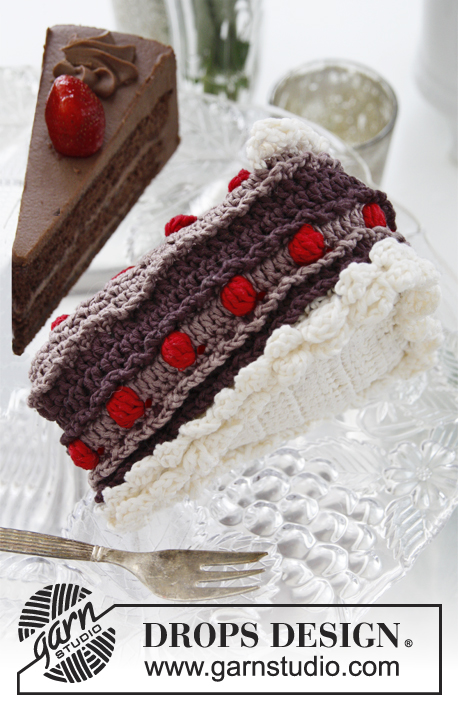 Black Forest / DROPS Extra 0-893 - DROPS Valentine: Crochet DROPS piece of cake with berries and cream in ”Muskat”.