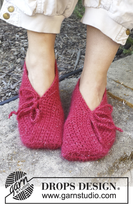 Fuego / DROPS Extra 0-944 - Crochet DROPS slippers in ”DROPS ♥ YOU #4” or ”Nepal”.
