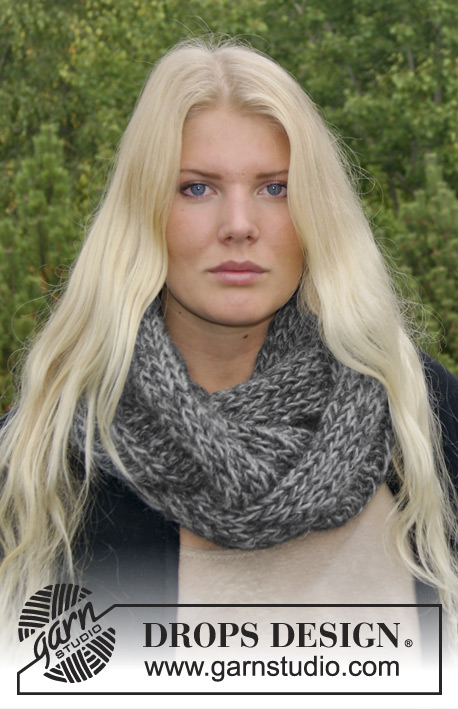 DROPS Extra 0-965 - Knitted DROPS neck warmer in ”DROPS ♥ YOU #4” or ”Nepal”.