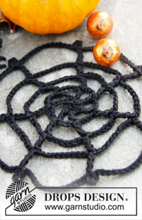 Webster / DROPS Extra 0-968 - DROPS Halloween: gehaakt spinnenweb met spin van ”Safran”. 
