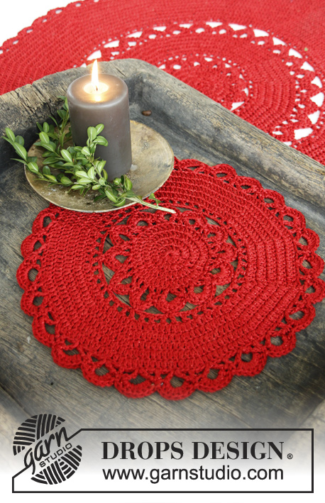Christmas Morning / DROPS Extra 0-993 - DROPS Christmas: Crochet DROPS round tablecloth in 1 strand ”Cotton Viscose” and 1 strand ”Glitter”