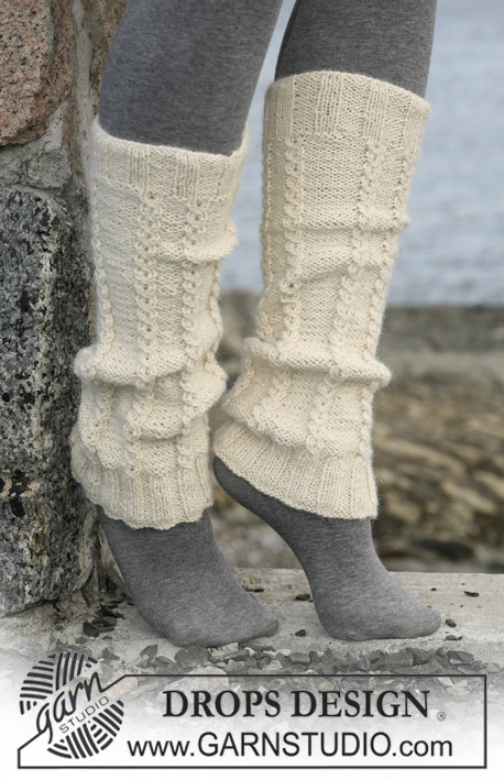 DROPS 102-14 - DROPS legwarmers with cables in 2 threads ”Alpaca”. 