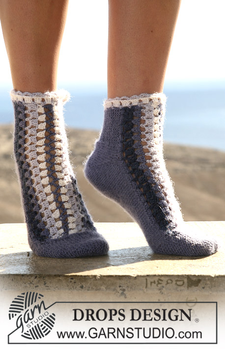 DROPS 105-38 - DROPS socks in “Alpaca” knitted and crochet from side to side. 