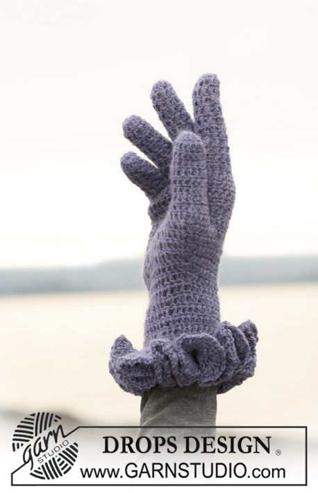 DROPS 108-42 - Crochet gloves with wave edge in DROPS Alpaca.