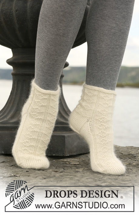 DROPS 109-33 - DROPS socks with pattern in ”Merino” and ”Kid-Silk”. 