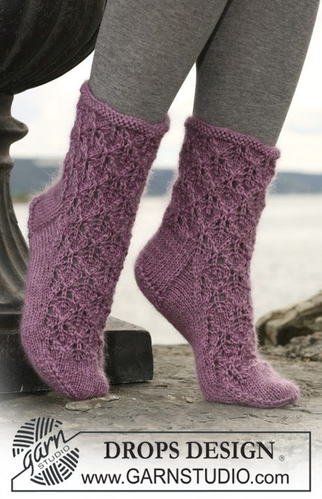 DROPS 109-34 - DROPS socks with lace pattern in ”Kid-Silk” and ”Karisma” or ”Merino”.