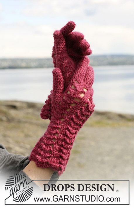 DROPS 110-10 - Crochet DROPS gloves in fan pattern in ”Alpaca”. 