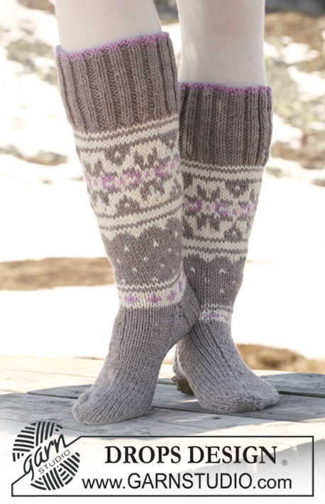 Highland Dew Socks / DROPS 116-36 - DROPS sokken van ”Alaska” met Noors patroon. 
