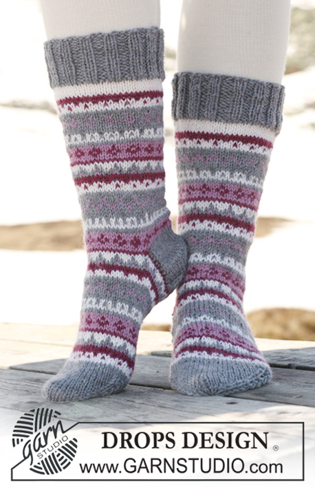 DROPS 116-42 - Stickade DROPS sockor med mönster i ”Karisma”.
