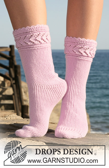 Lucy Toes / DROPS 119-33 - DROPS sokken zijdelings gebreid van ”BabyMerino”. Maat 35-42.
DROPS design: Model nr. BM-003.