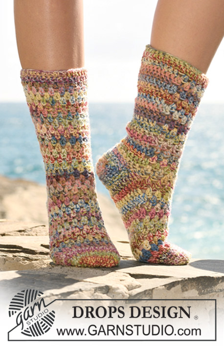Taffy / DROPS 120-34 - Crochet DROPS socks in 2 threads ”Fabel”.