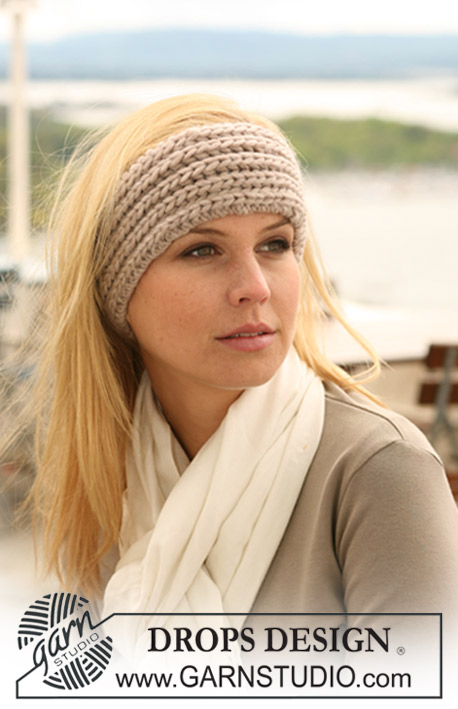 The Waverly / DROPS 123-32 - DROPS head band in English rib in ”Snow”.